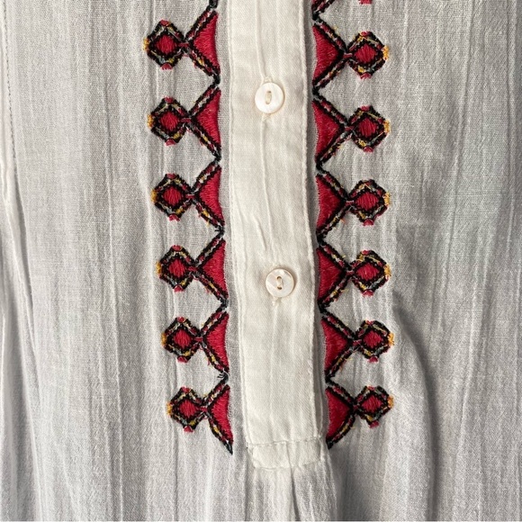 SUNDANCE White Tunic tank top coverup Women M Petite buttons Pleated embroidery - Picture 7 of 7